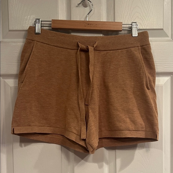 Banana Republic Pants - Banana Republic Tan Athletic Shorts